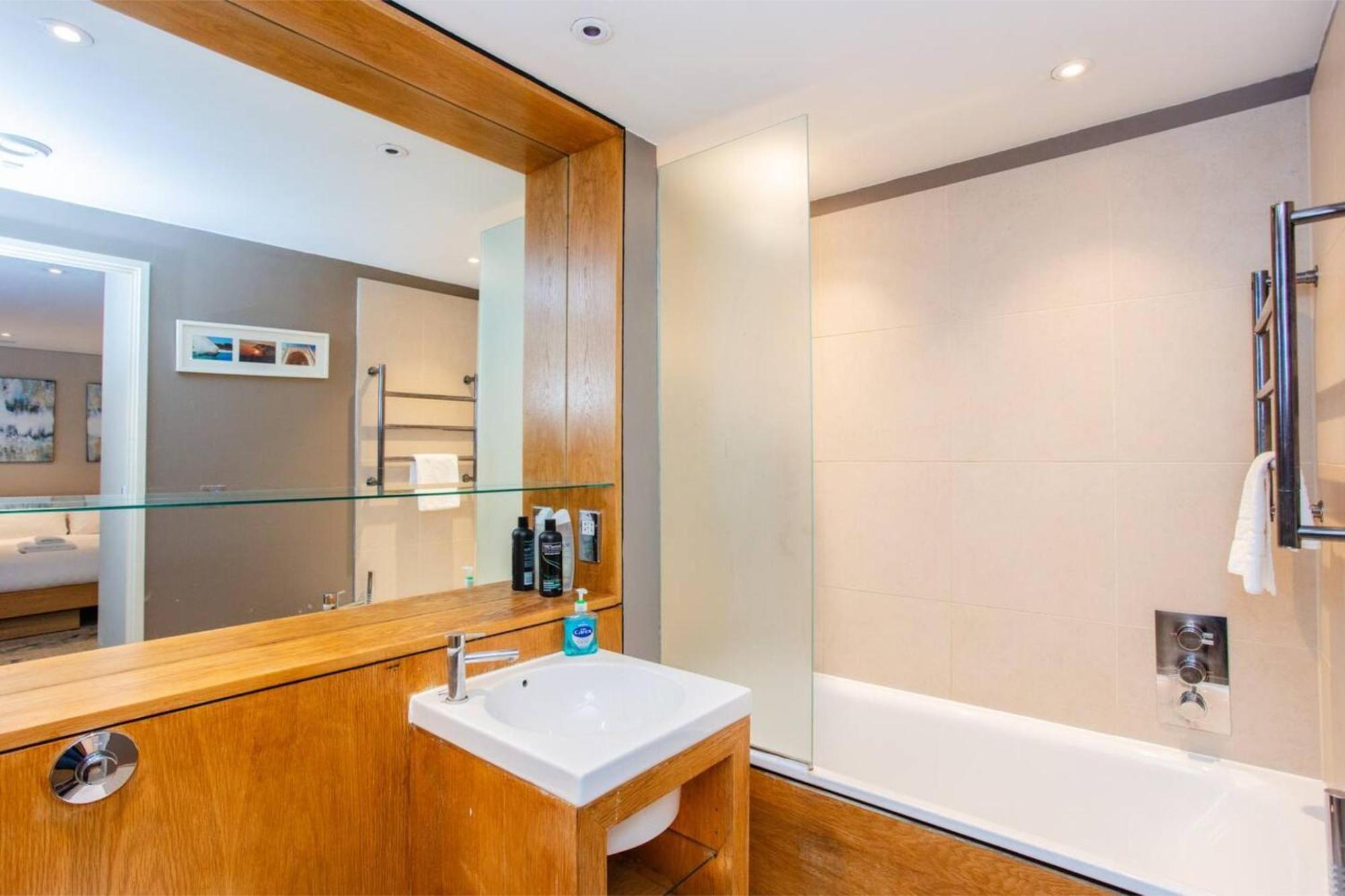 Modern 3 Bedroom Apartment In Paddington Londýn Exteriér fotografie